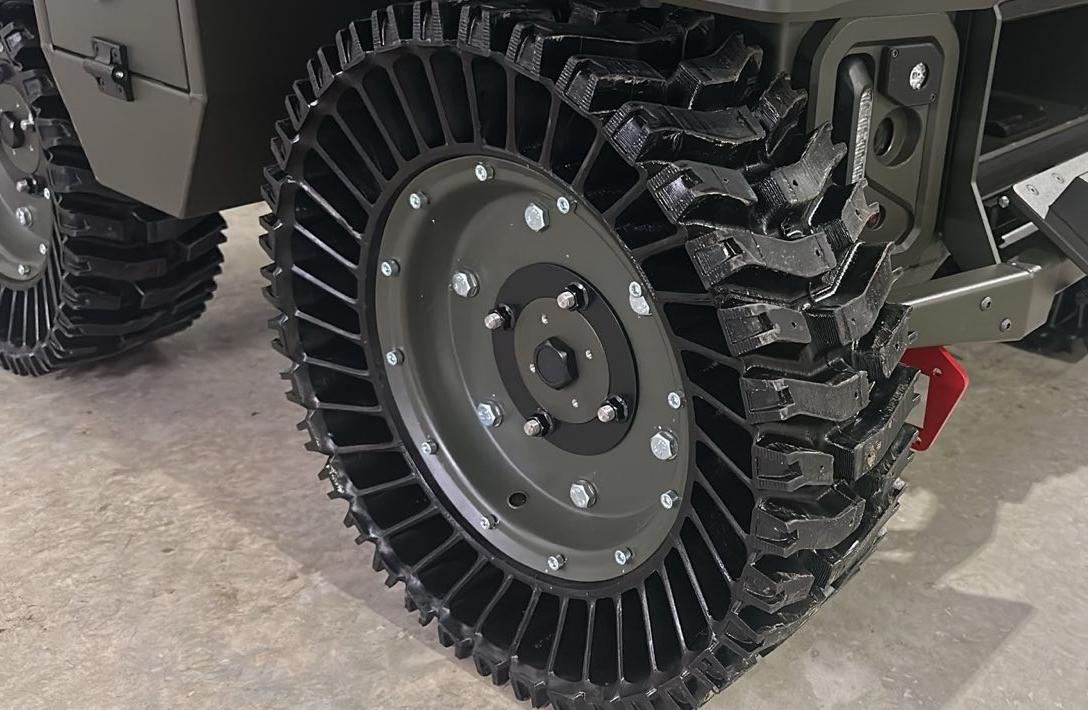 BARROTTAH BRR-M3 airless wheel mounted on military platform